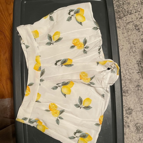 Soft Lemon print shorts - Picture 4 of 5